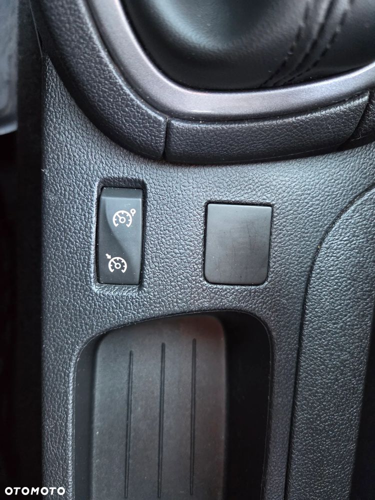 Renault Clio 1.2 16V 75 LIMITED - 24