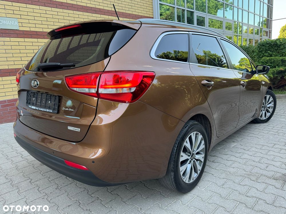 Kia Ceed 1.6 CRDi 136 ISG Dream-Team Edition - 13