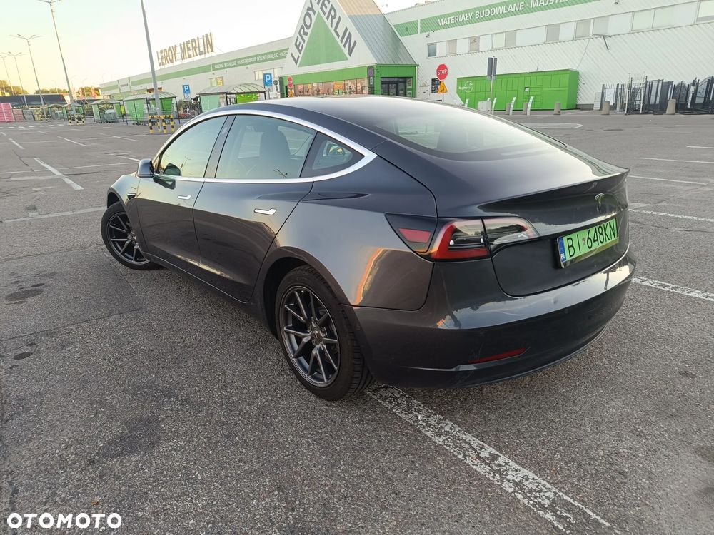 Tesla Model 3 - 21