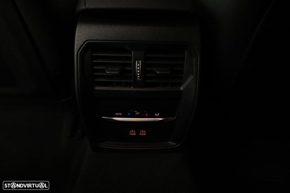 BMW 330 e Edição Desportiva M Auto - 22