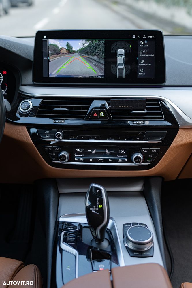 BMW Seria 5 530i xDrive AT MHEV - 33