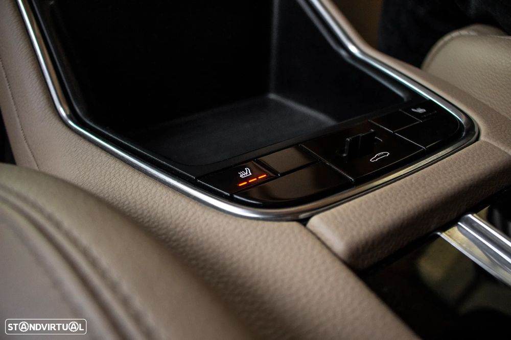 Porsche Panamera 4 E-Hybrid Platinum Edition - 36