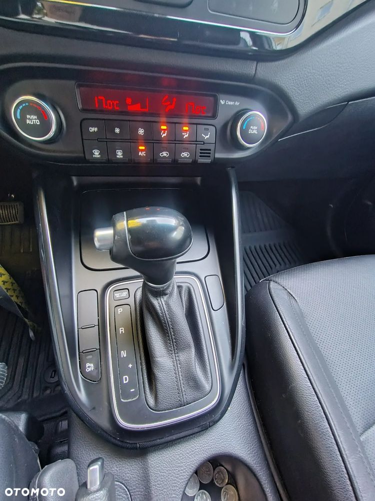 Kia Carens 1.7 CRDi 141 ISG Vision - 12