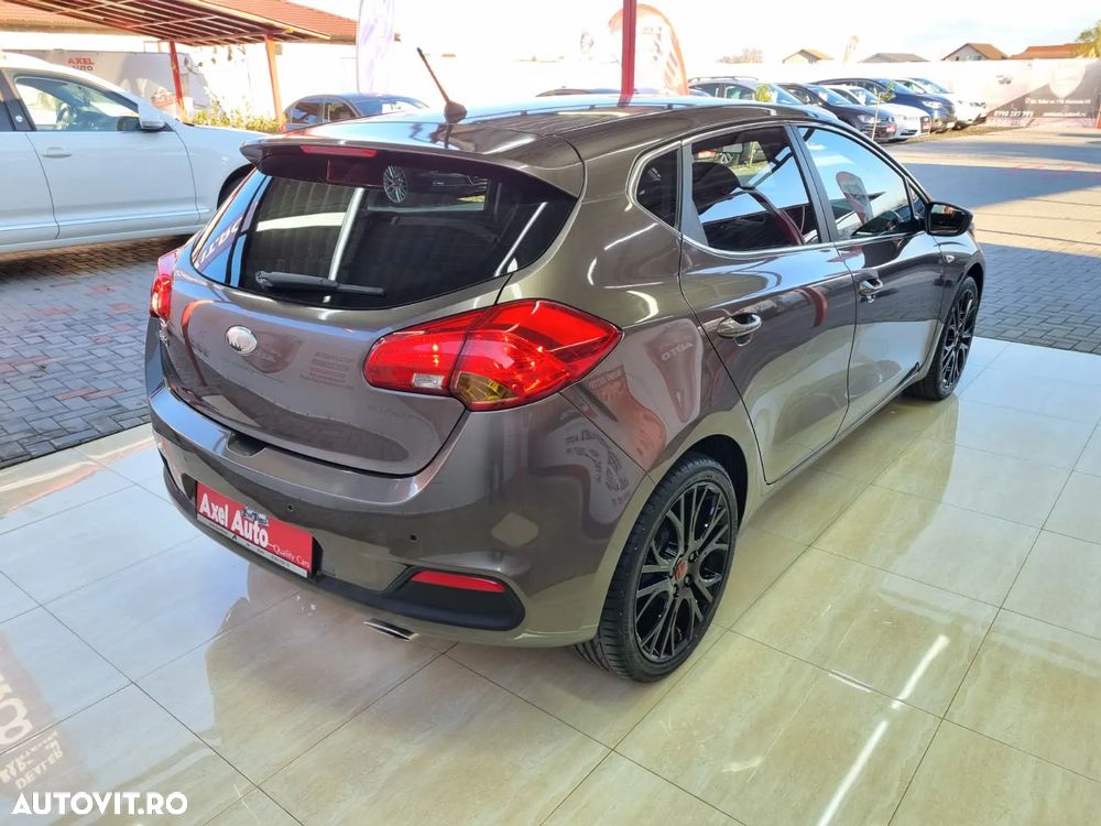 Kia Ceed - 32