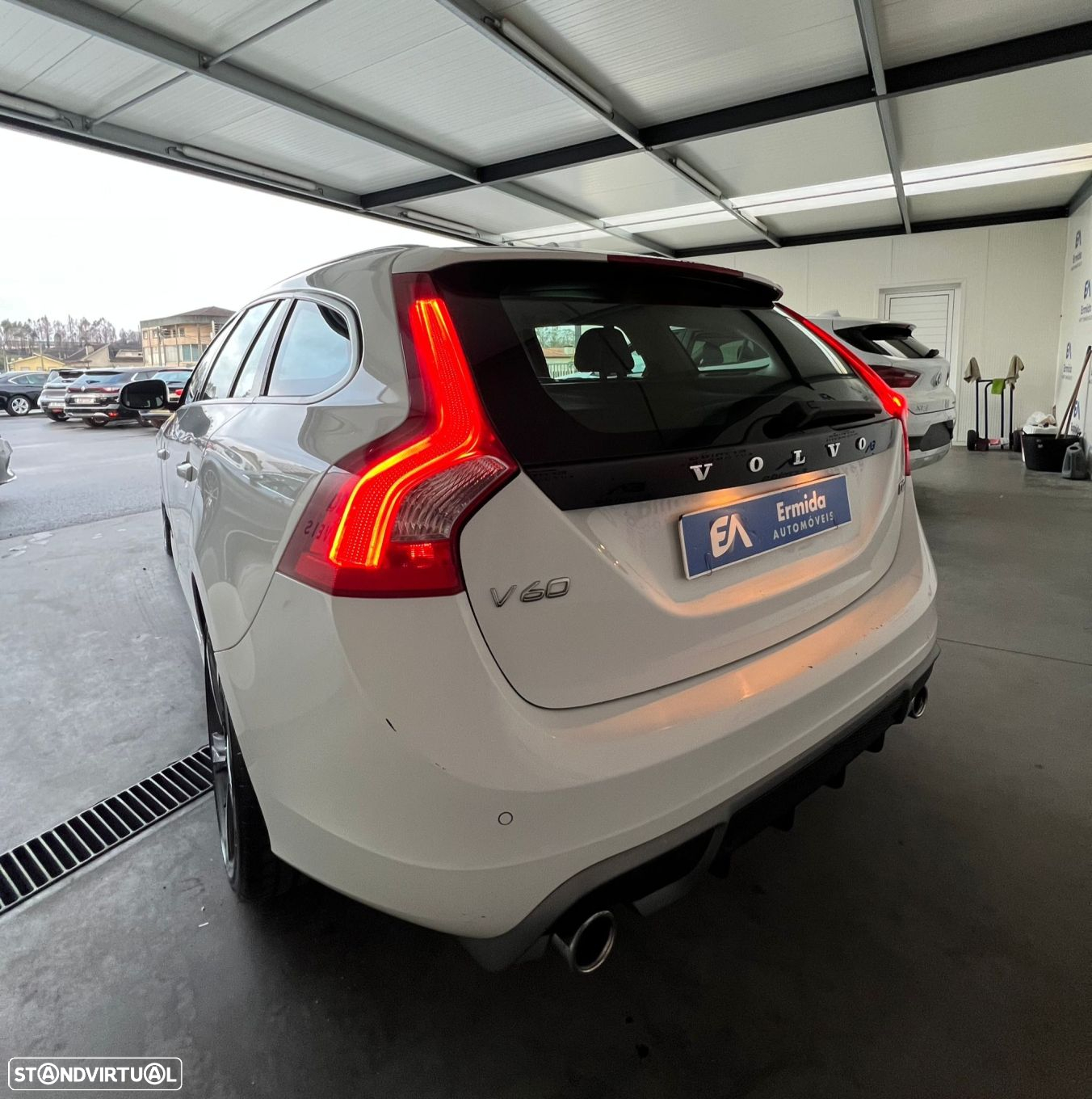 Volvo V60 1.6 D2 R-Design - 4
