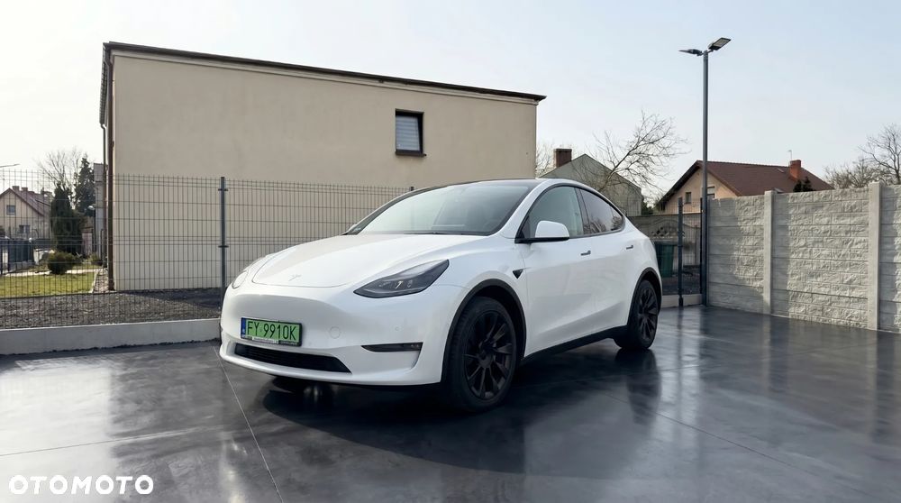 Tesla Model Y - 1