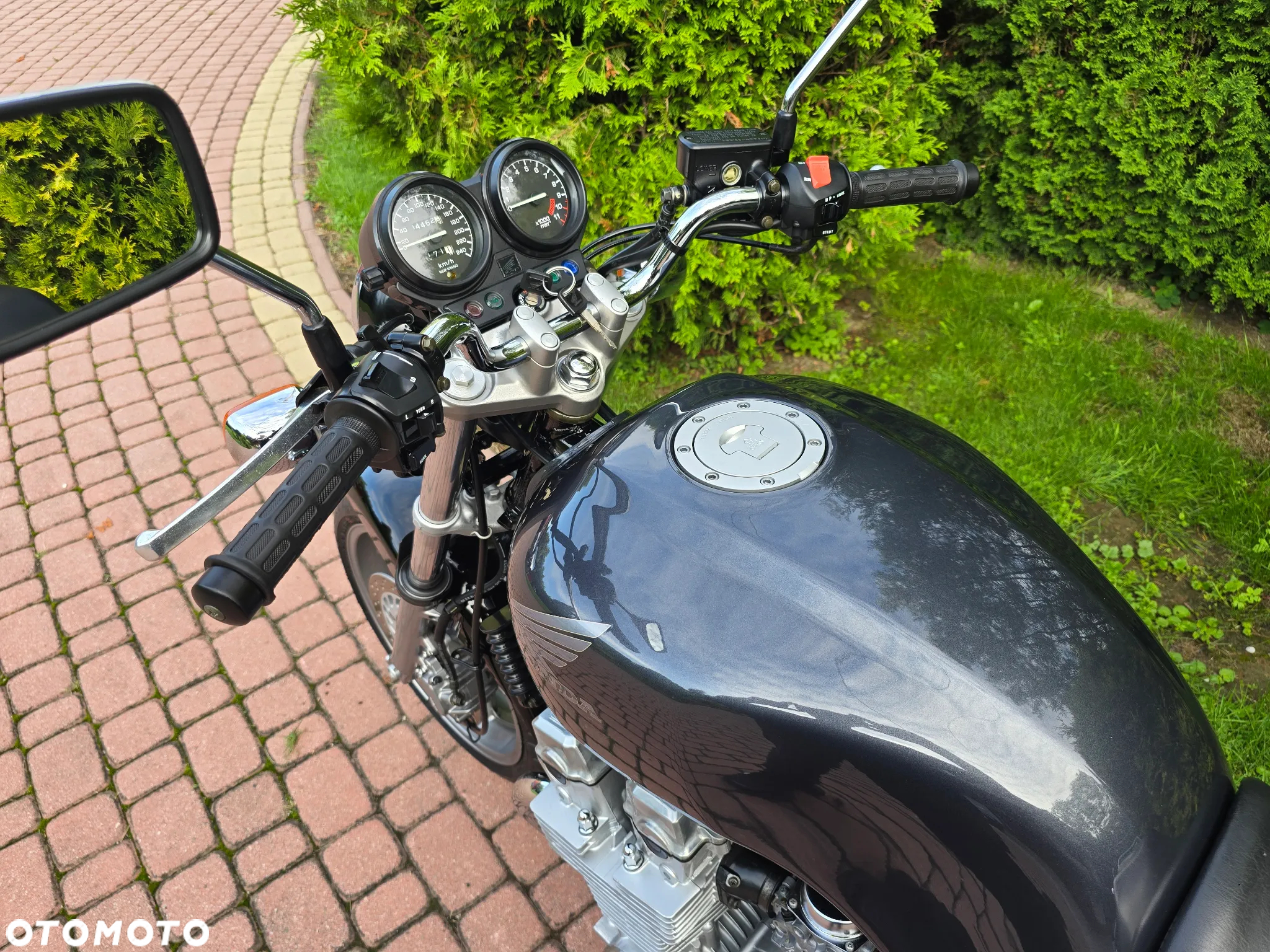 Honda CB - 11