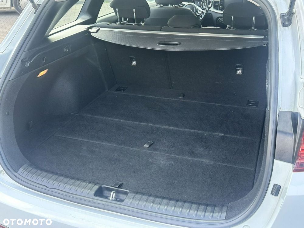 Kia Ceed - 11
