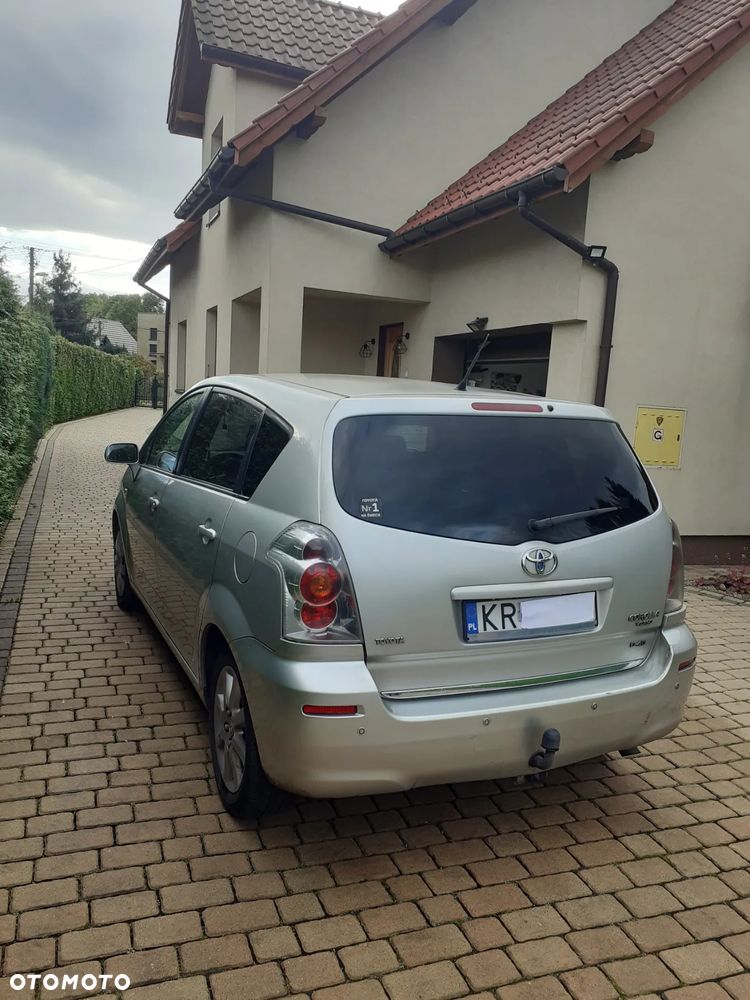 Toyota Corolla Verso 2.2 D-4D Gold - 10