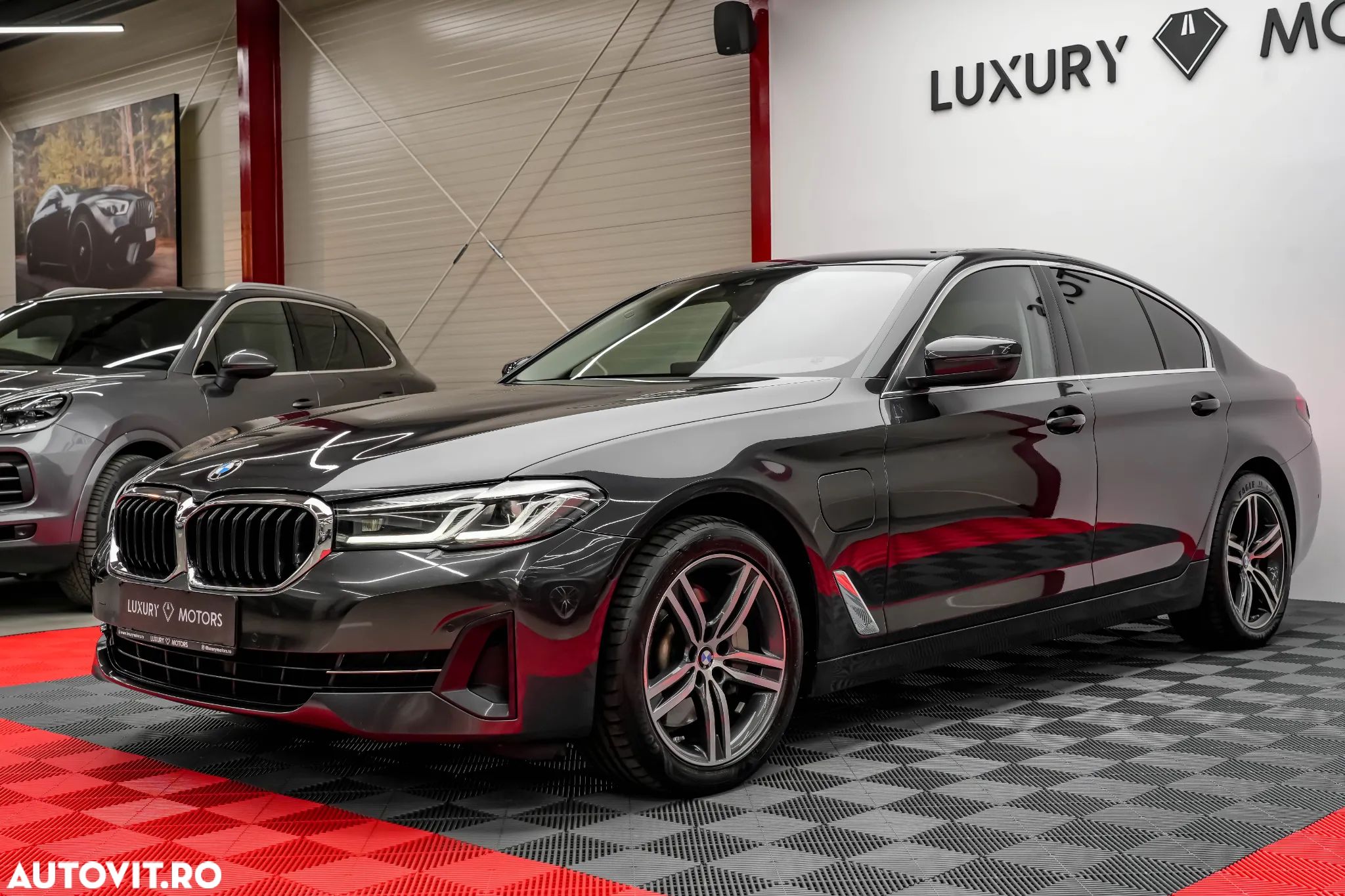 BMW Seria 5 530e iPerformance Aut. - 1