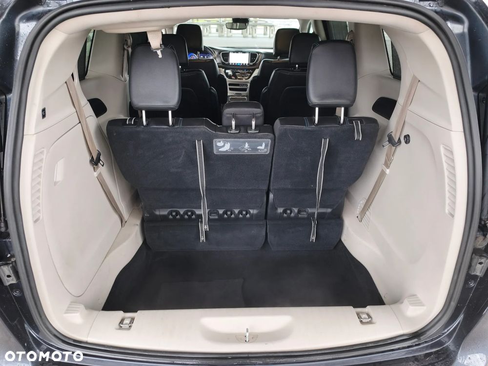 Chrysler Pacifica - 22