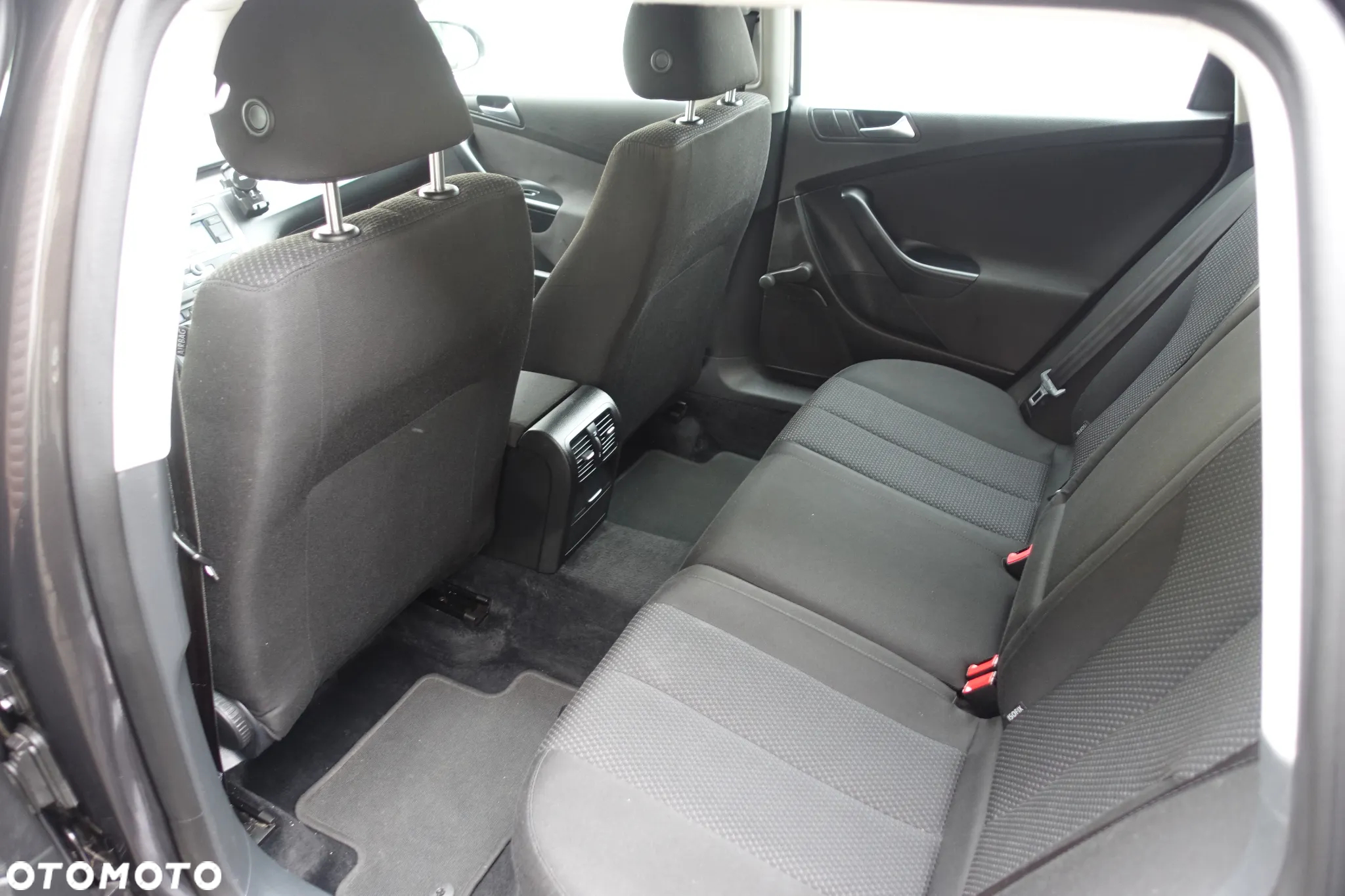 Volkswagen Passat 2.0 TDI DPF BlueMot Comfortline - 13