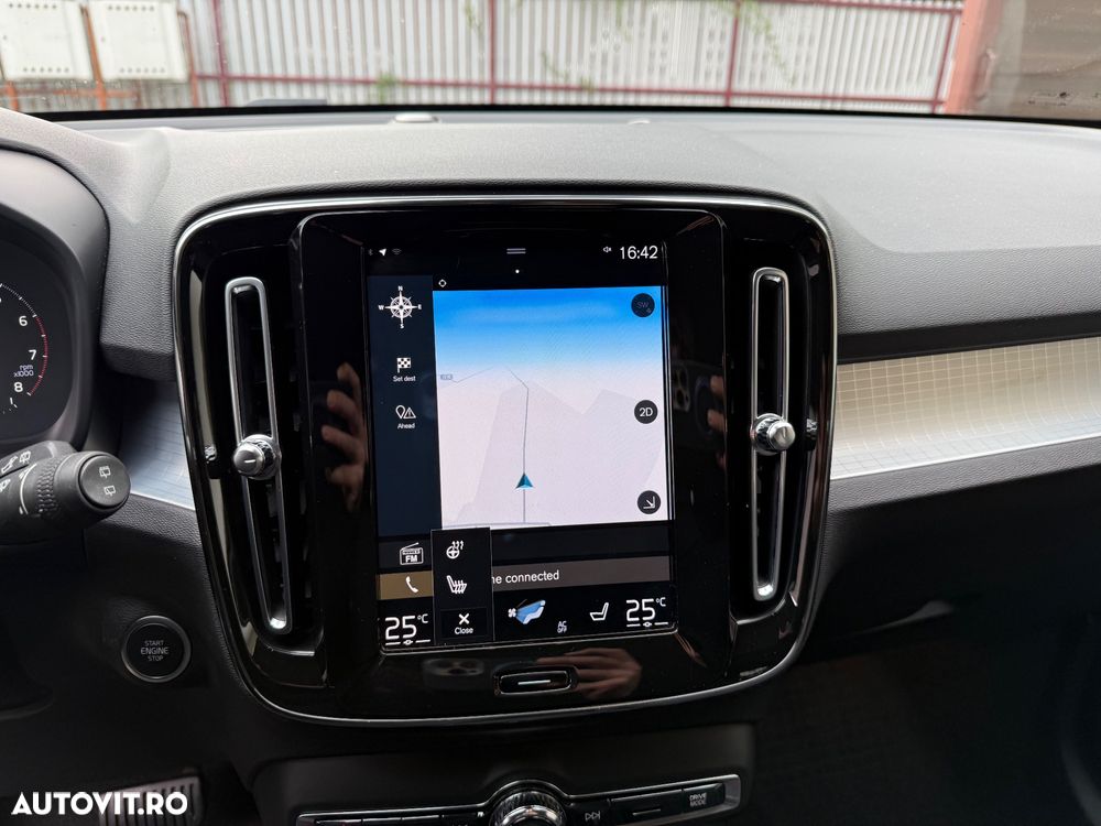 Volvo XC 40 B4 AT8 Mild Hybrid Momentum Pro - 24