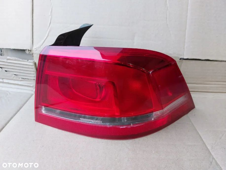Lampa prawa lewa tylna prawy lewy tył Volkswagen Passat B7 sedan - 3