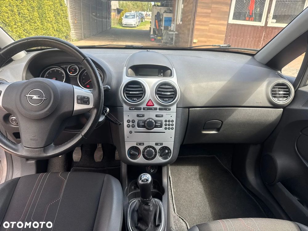 Opel Corsa 1.4 16V 150 Jahre - 11