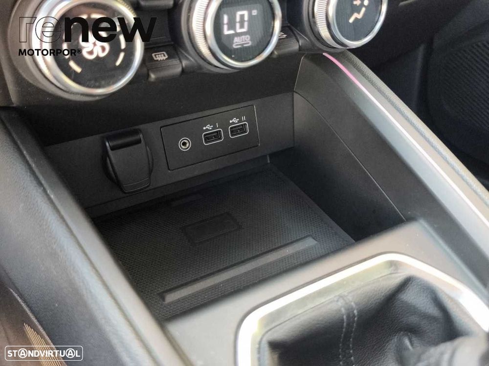 Renault Clio 1.0 TCe Techno — fotografia 12