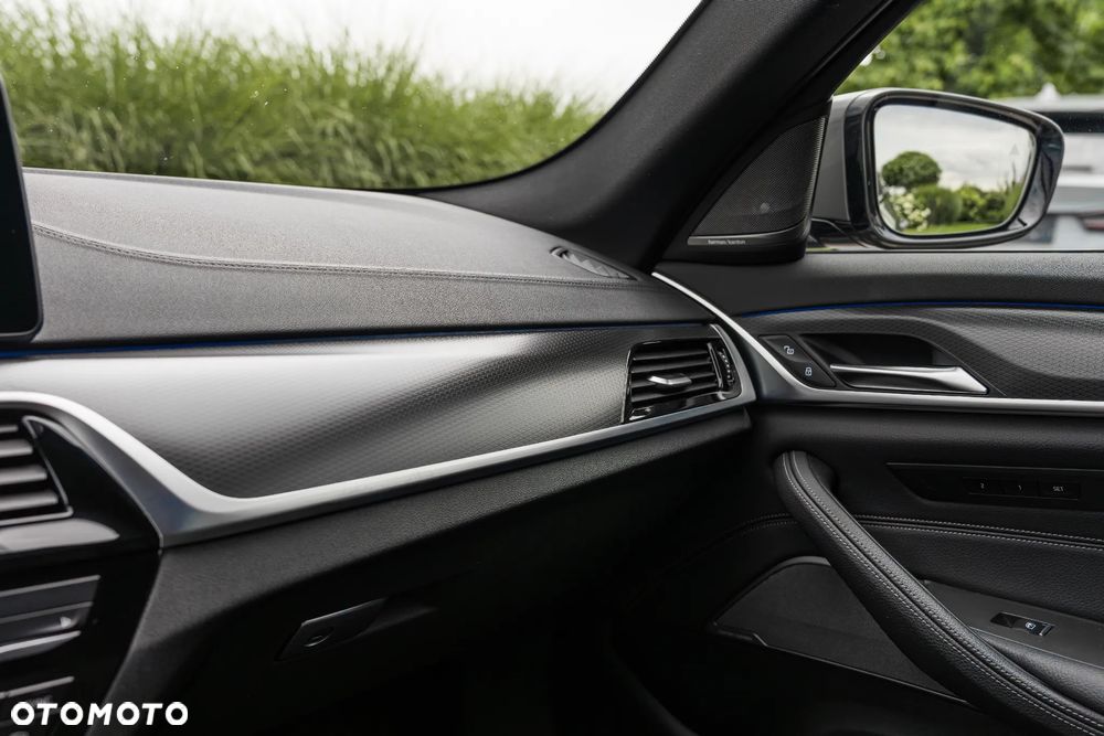 BMW Seria 5 520d xDrive Touring M Sport Edition - 12