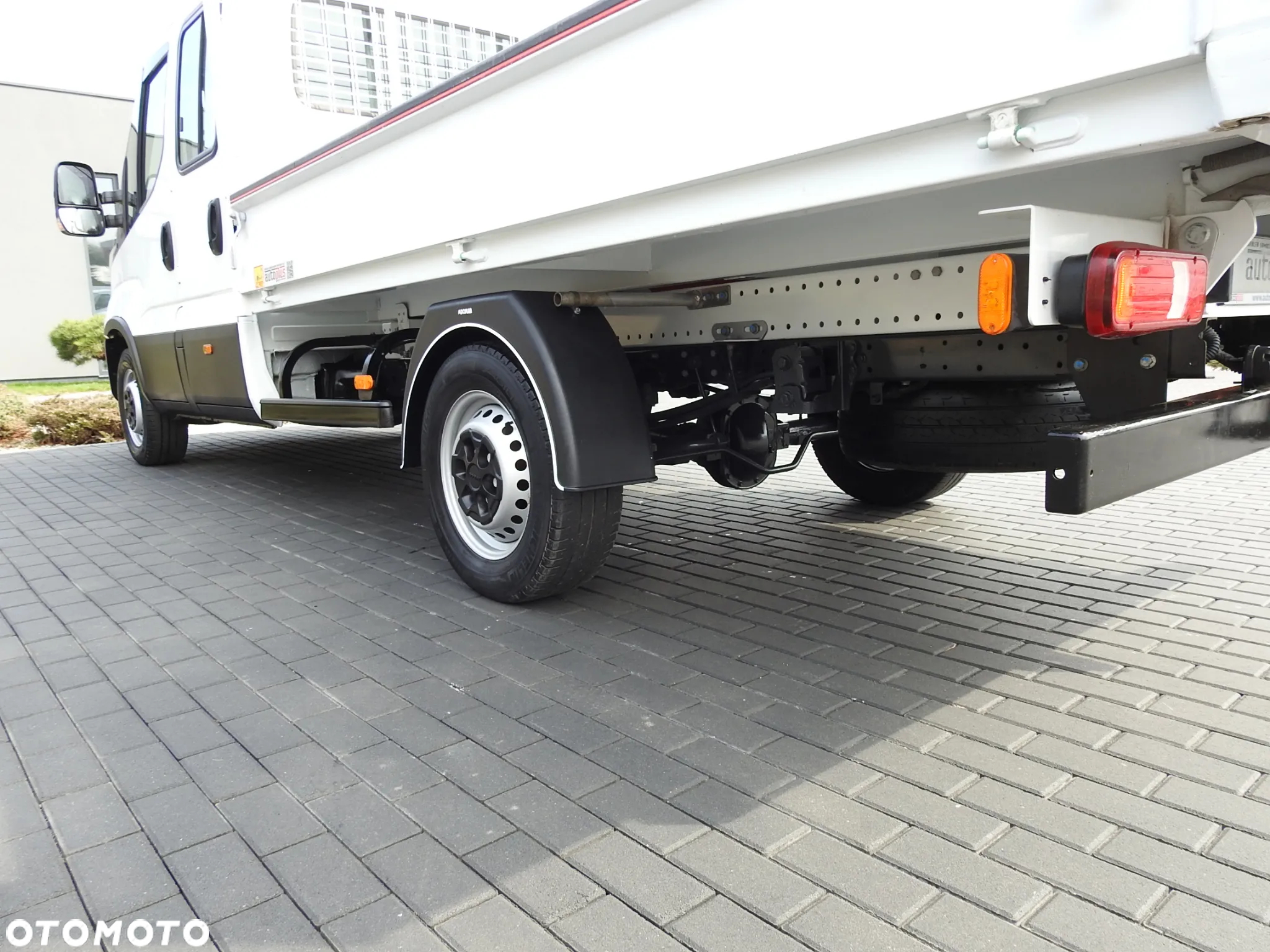 Iveco DAILY 35S14 WYWROTKA PODWÓJNA KABINA DOKA 7 MIEJSC TEMPOMAT KLIMATYZACJA 140KM [ 488124 ] - 16