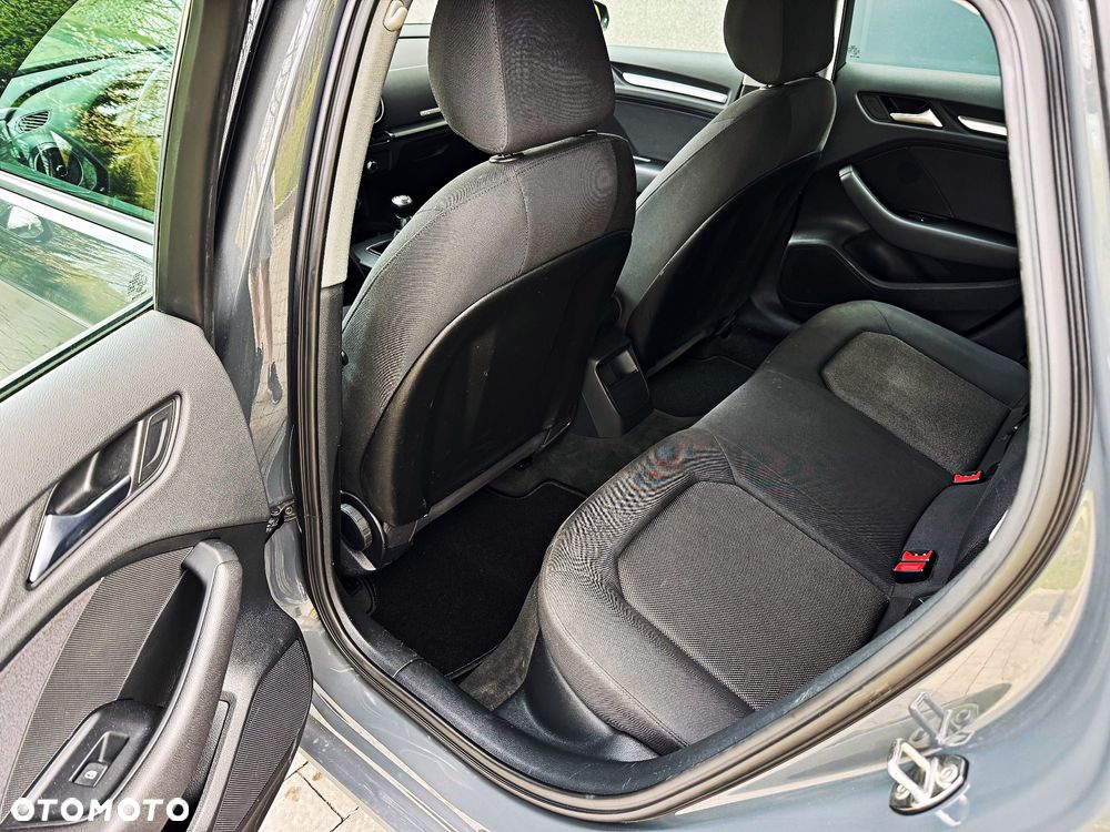 Audi A3 Sportback 1.6 TDI design - 37