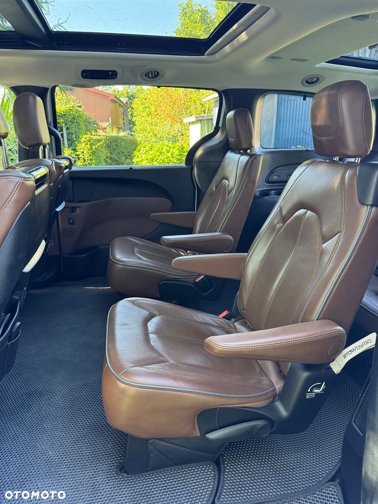 Chrysler Pacifica - 8