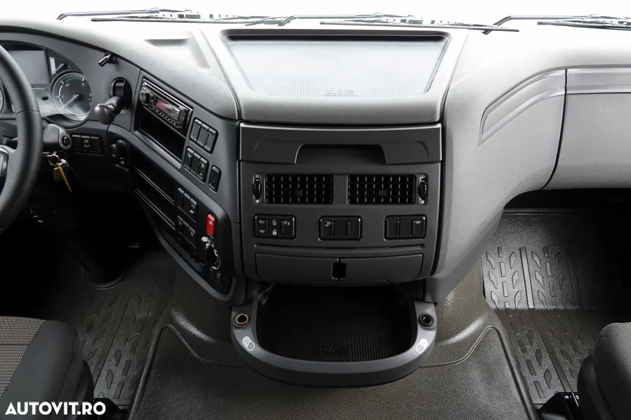 DAF XF 460 / HIDRAULICĂ / SUSPENDERE ÎNALTĂ / PNEURI 100% / JANTE ALIE / IMPORTAT - 29