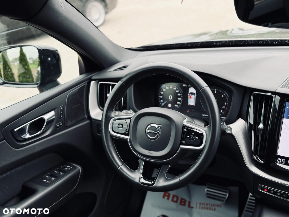 Volvo XC 60 B4 D AWD Ultimate Dark - 24