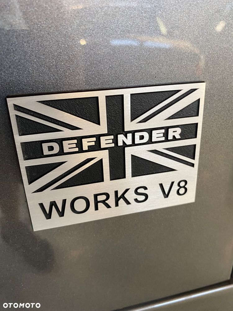 Land Rover Defender - 40