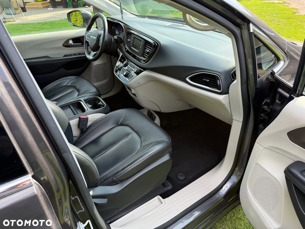 Chrysler Pacifica - 20