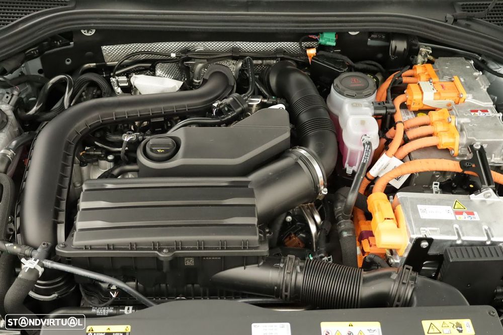 VW Passat Variant 1.5 TSI eHybrid DSG - 24