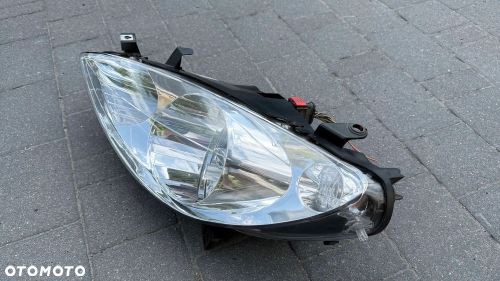 Lampa przednia lewa Peugeot 307 EU Europa lewy przód TYC A166 Reflektor 3A/C, SW 3H, CC 3B, 3E - 4