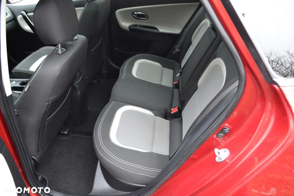 Kia Ceed 1.6 GDI L DCT - 19