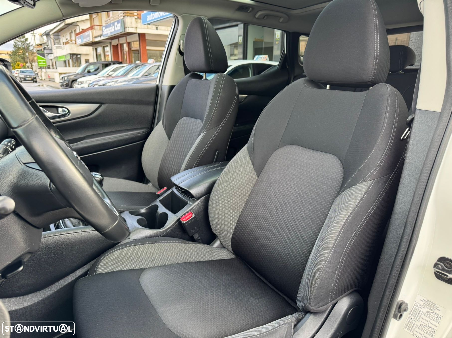 Nissan Qashqai 1.5 dCi N-Connecta J18 - 9