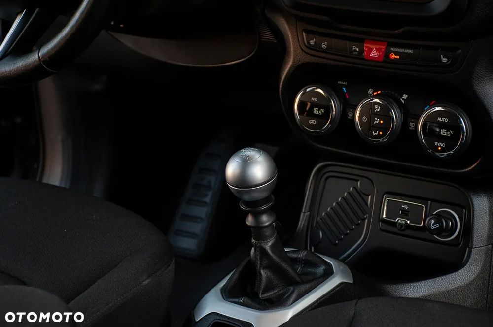 Jeep Renegade 1.4 MultiAir Longitude - 32