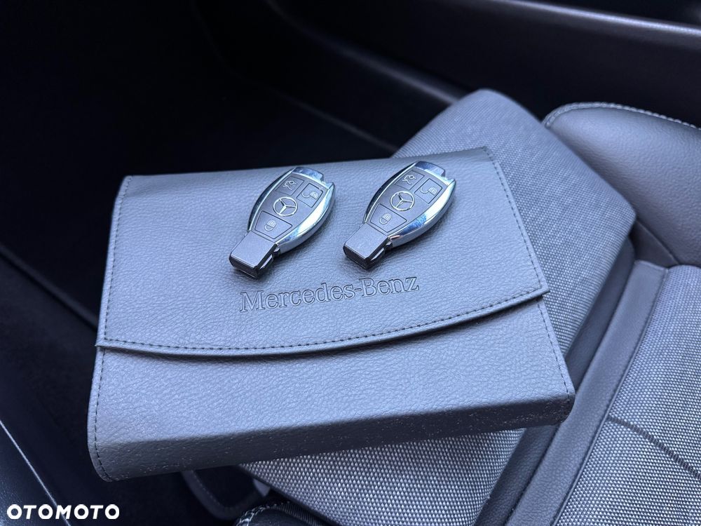 Mercedes-Benz GLA 200 7G-DCT UrbanStyle Edition - 36