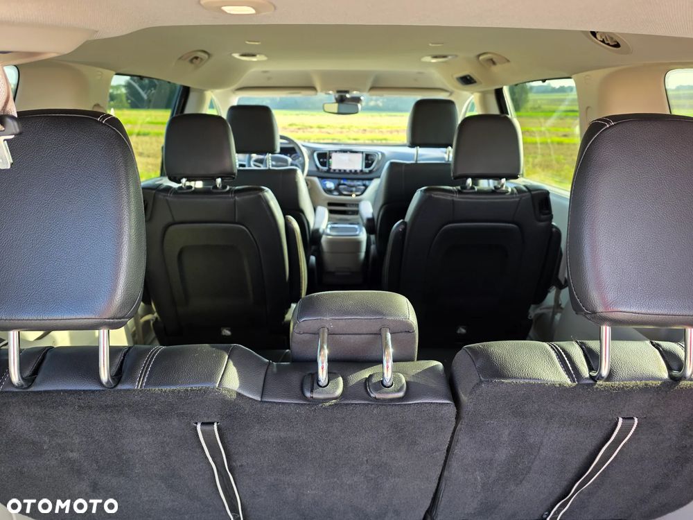 Chrysler Pacifica - 15