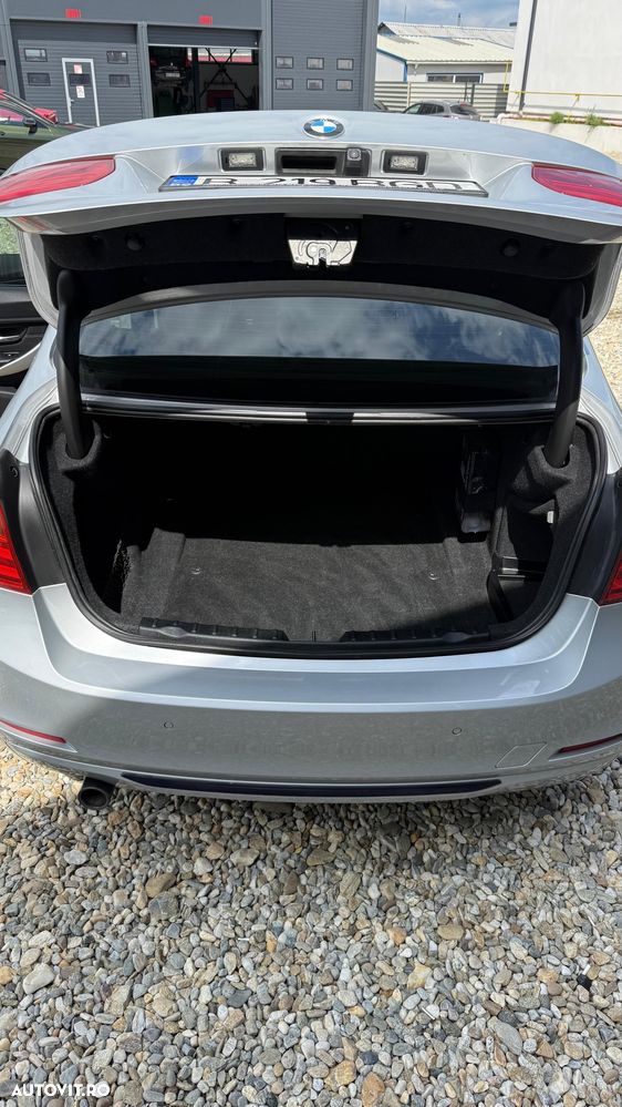 BMW Seria 3 320d Efficient Dynamic Edition Sport-Aut. - 13