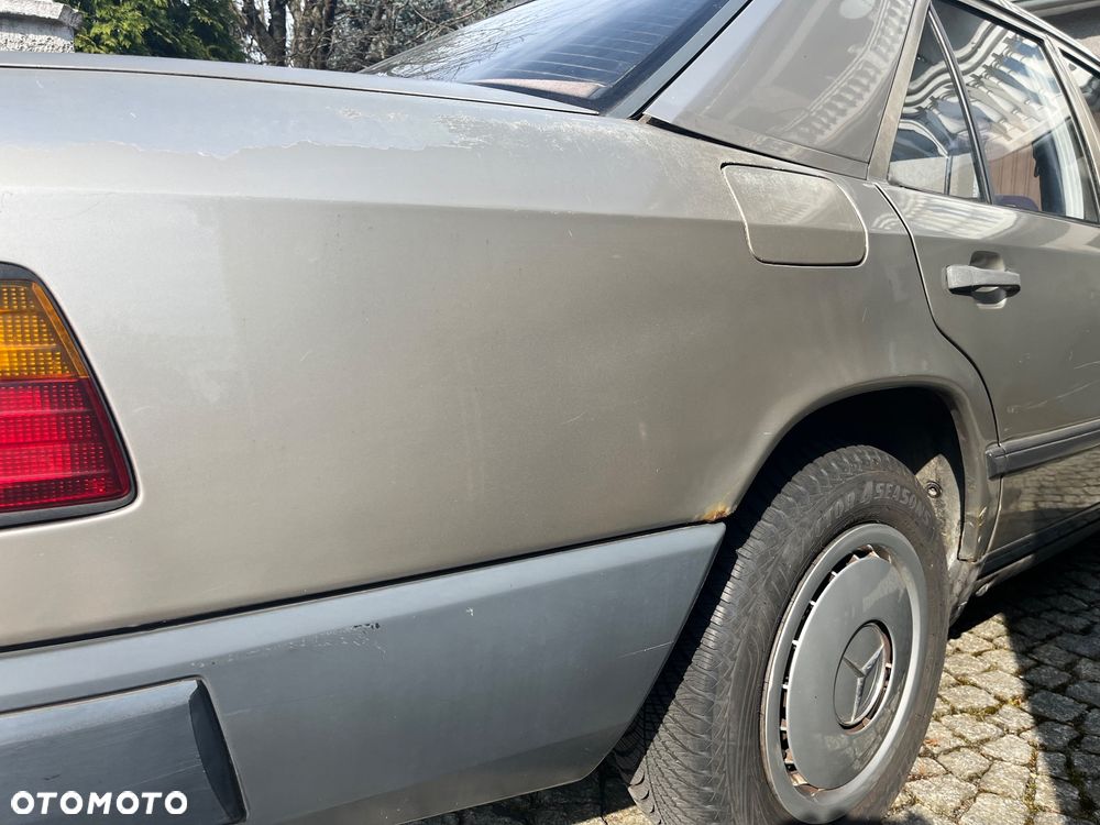 Mercedes-Benz Klasa E - 23