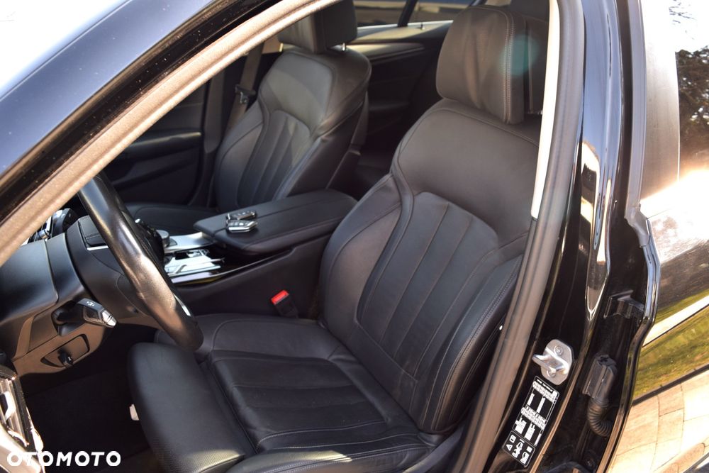 BMW Seria 5 530i xDrive Luxury Line sport - 15