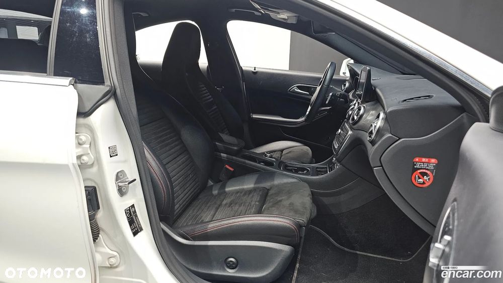 Mercedes-Benz CLA - 10