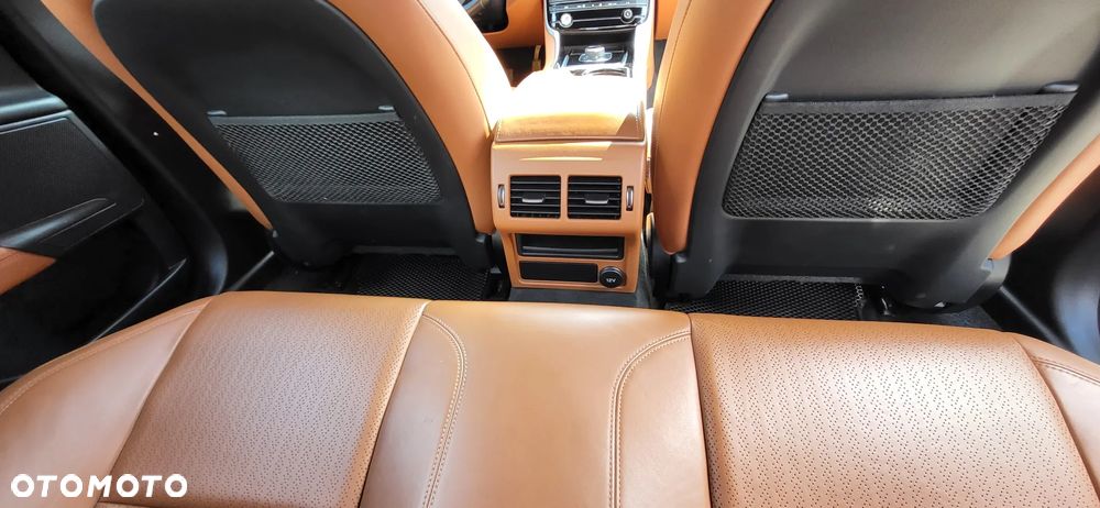 Jaguar XE 2.0 D Prestige - 13