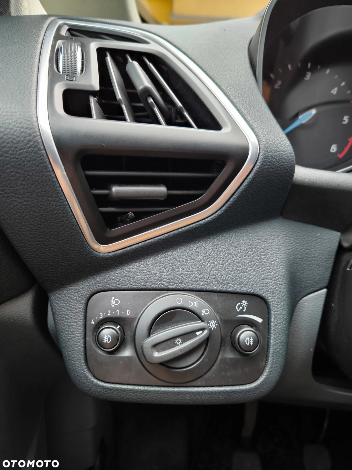 Ford C-MAX 1.6 TDCi Titanium - 23