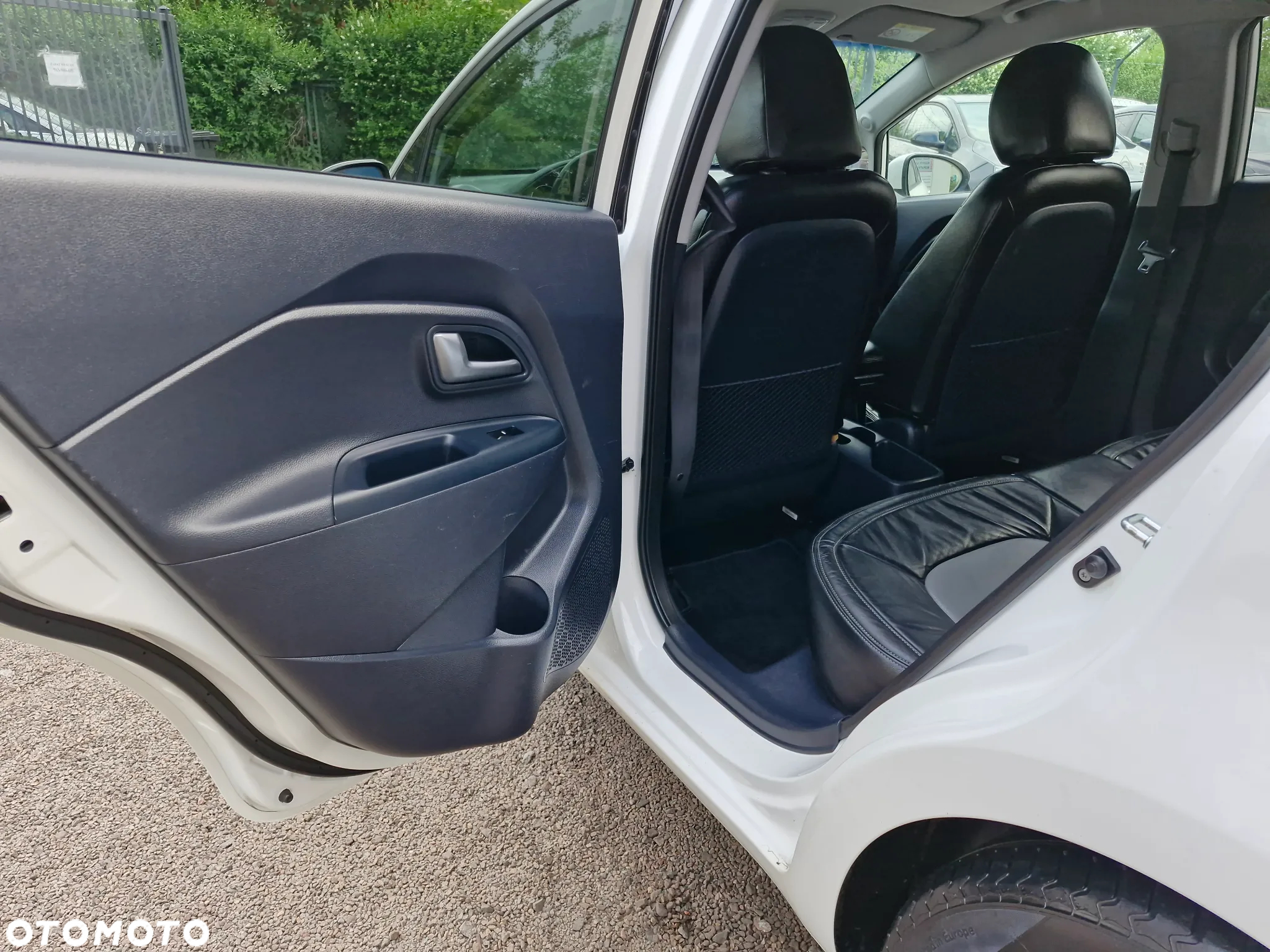 Kia Rio 1.2 Fifa World Cup Edition - 12