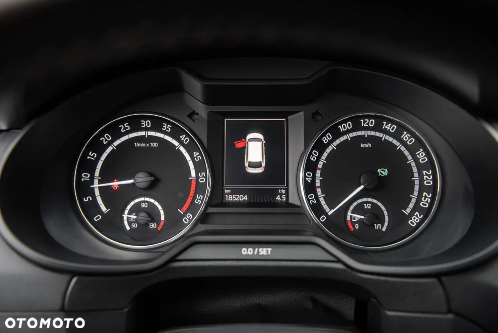 Skoda Octavia 2.0 TDI (Green tec) 4x4 DSG RS - 24