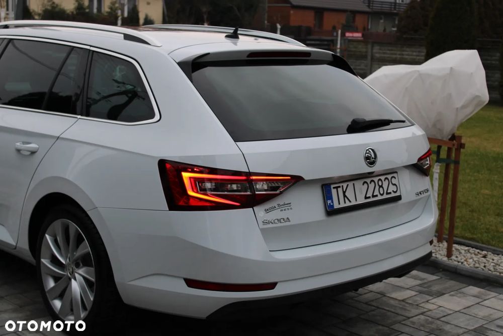 Skoda Superb 2.0 TDI Premium Edition - 18