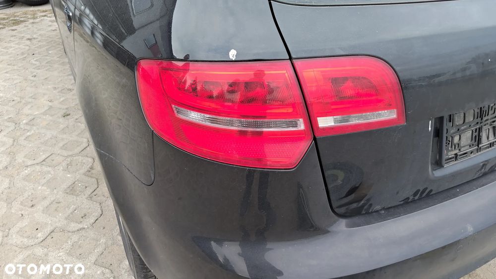 LAMPA TYŁ TYLNE W BŁOTNIK PRAWA I LEWA AUDI A3 8P - 2
