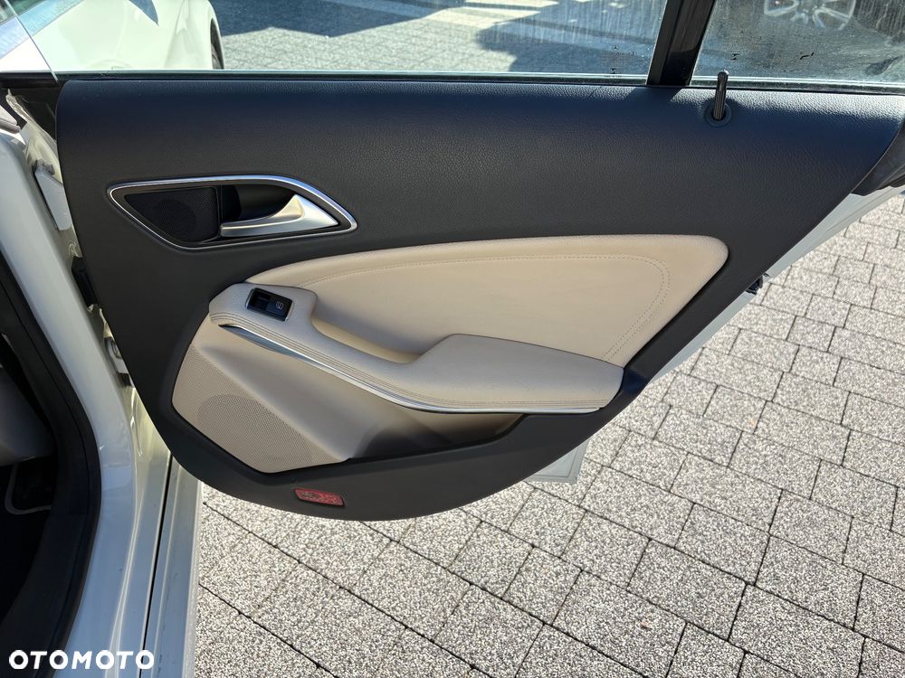Mercedes-Benz CLA 250 4-Matic - 22