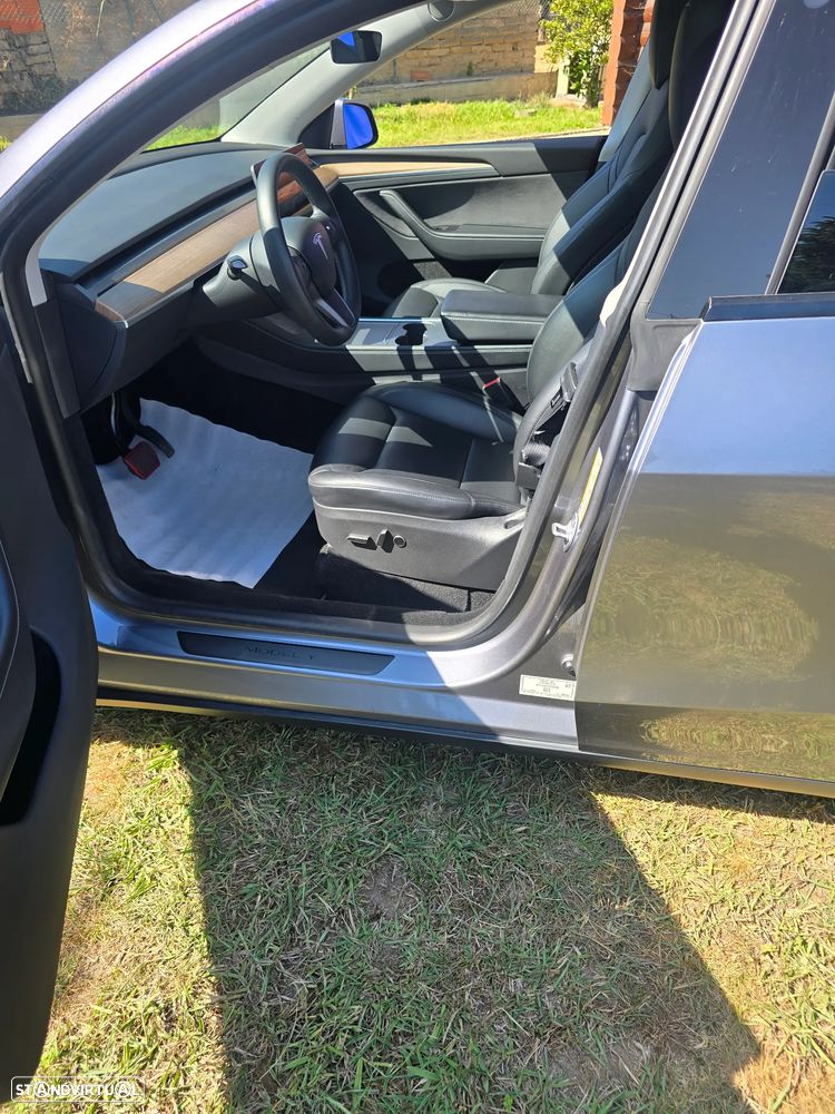 Tesla Model Y RWD - 4