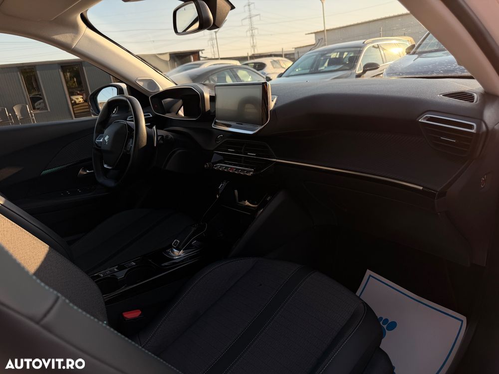 Peugeot 2008 1.2 L PureTech STT EAT8 Allure - 13