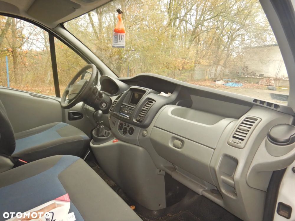 Renault Trafic 2.0 dCi - 9