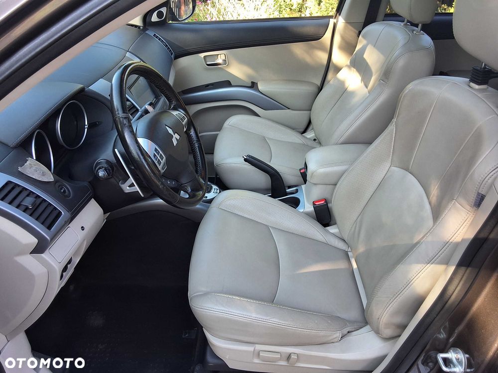 Mitsubishi Outlander - 5